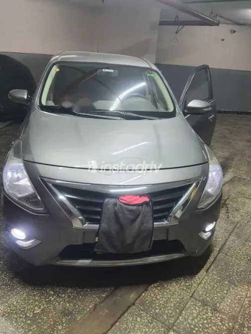 نيسان صنى 2020 رمادي مستعملة للبيع - 2