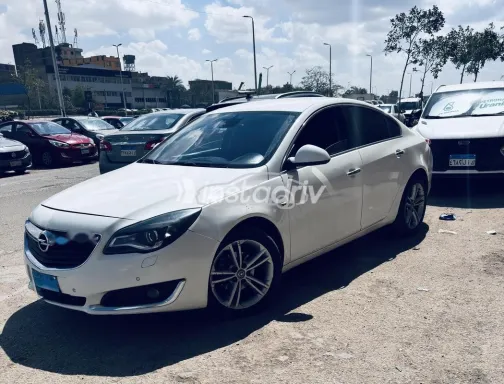 اوبل أنسيجنيا 2017 أبيض مستعملة للبيع - 1