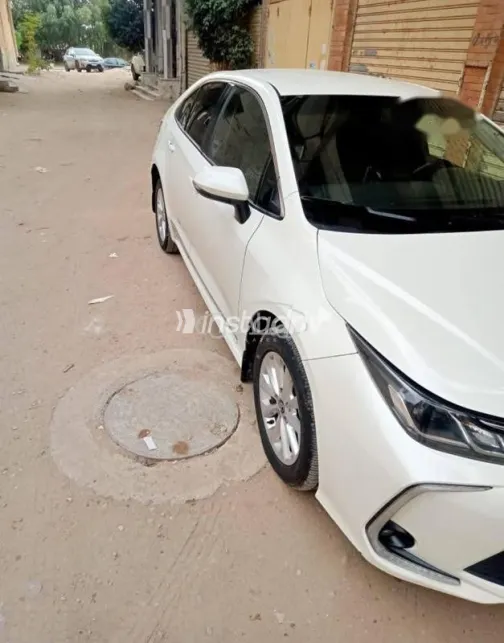 Toyota Corolla 2019 White Used for Sale - 1