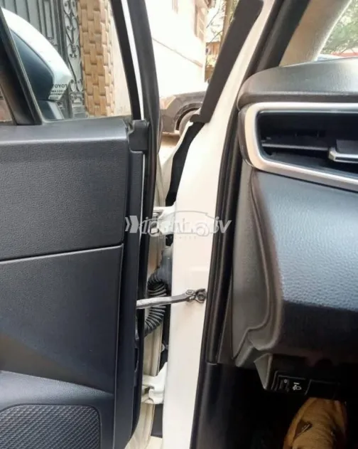 Toyota Corolla 2019 White Used for Sale - 2