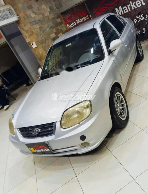 Hyundai Verna 2013 White Used for Sale - 2