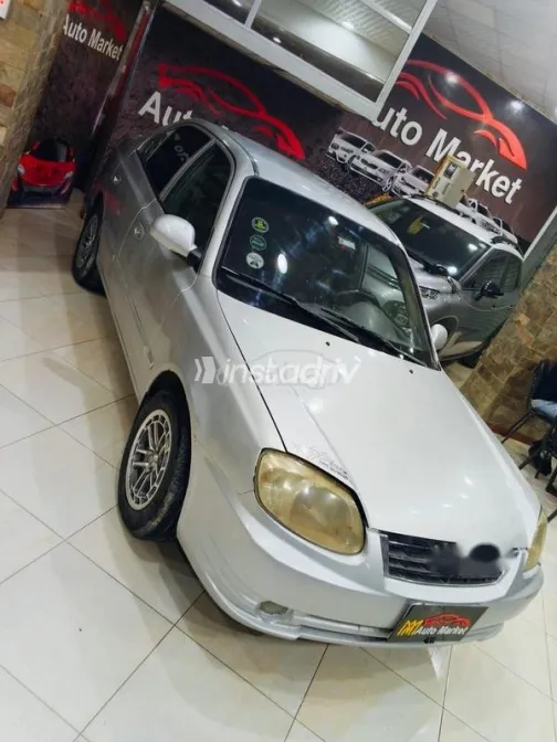 Hyundai Verna 2013 White Used for Sale - 4