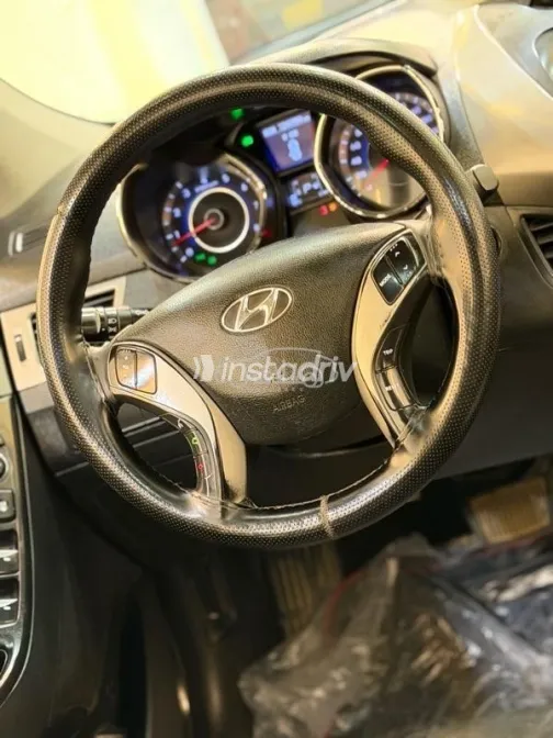 هيونداي افانتي 2011 فضي مستعملة للبيع - 4