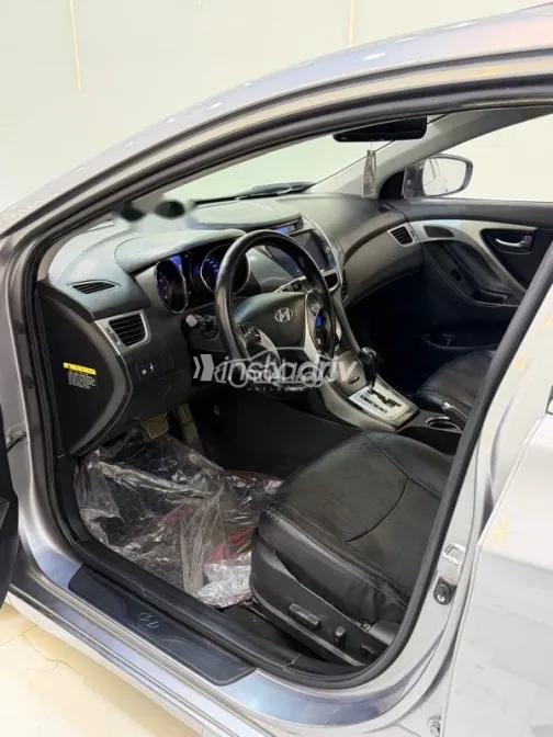 هيونداي افانتي 2011 فضي مستعملة للبيع - 6