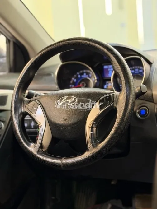 هيونداي افانتي 2011 فضي مستعملة للبيع - 9