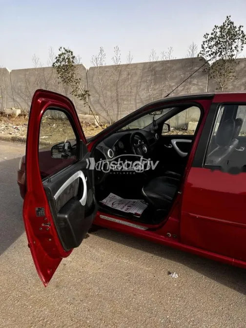 Renault Logan 2011 Red Used for Sale - 8