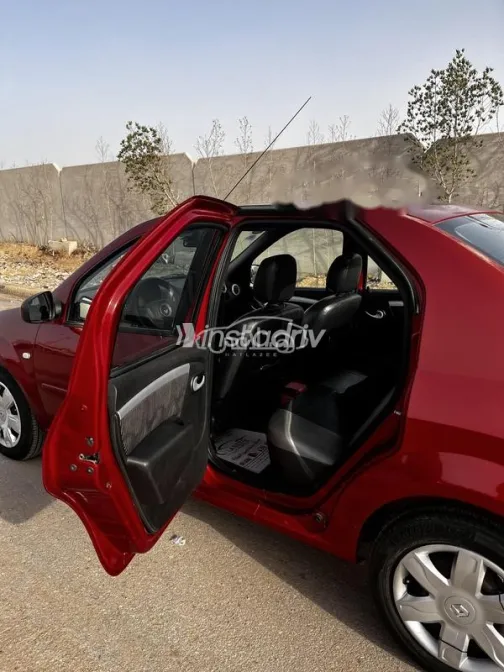 Renault Logan 2011 Red Used for Sale - 9