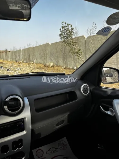 Renault Logan 2011 Red Used for Sale - 10