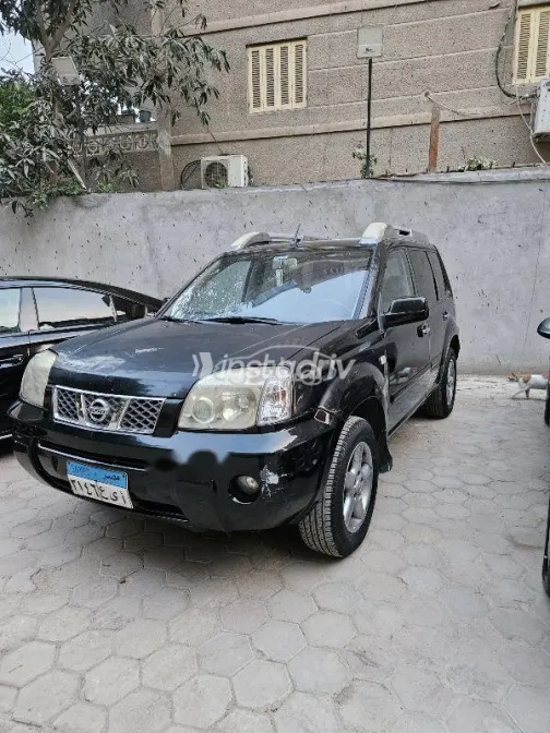 نيسان اكس تريل 2011 أسود مستعملة للبيع - 1