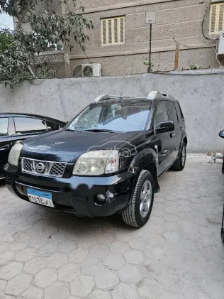 نيسان اكس تريل 2011 أسود مستعملة للبيع