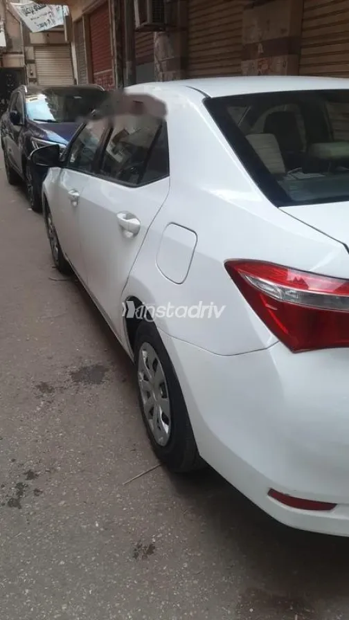 Toyota Corolla 2014 White Used for Sale - 1