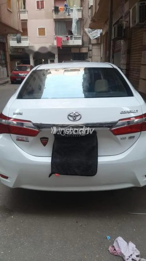 Toyota Corolla 2014 White Used for Sale - 2