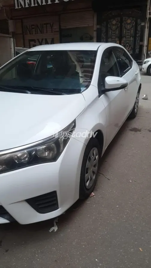 Toyota Corolla 2014 White Used for Sale - 3