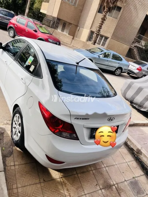 هيونداي اكسنت RB 2017 أبيض مستعملة للبيع - 1
