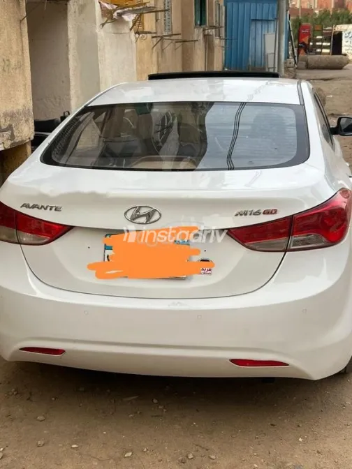 هيونداي افانتي 2012 أبيض مستعملة للبيع - 2