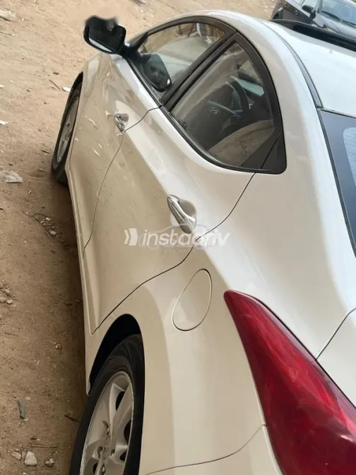 هيونداي افانتي 2012 أبيض مستعملة للبيع - 4