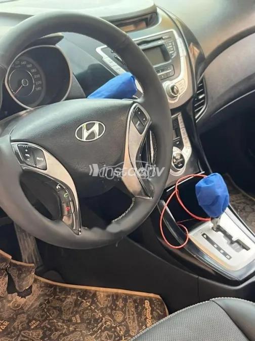 هيونداي افانتي 2012 أبيض مستعملة للبيع - 7