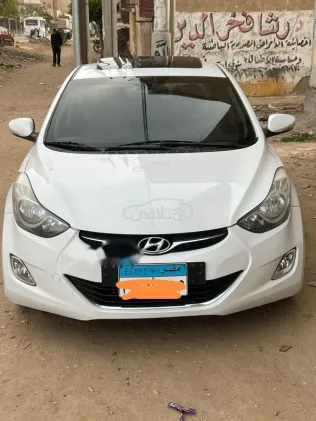 هيونداي افانتي 2012 أبيض مستعملة للبيع