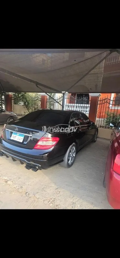 مرسيدس 180 2010 أسود مستعملة للبيع - 4