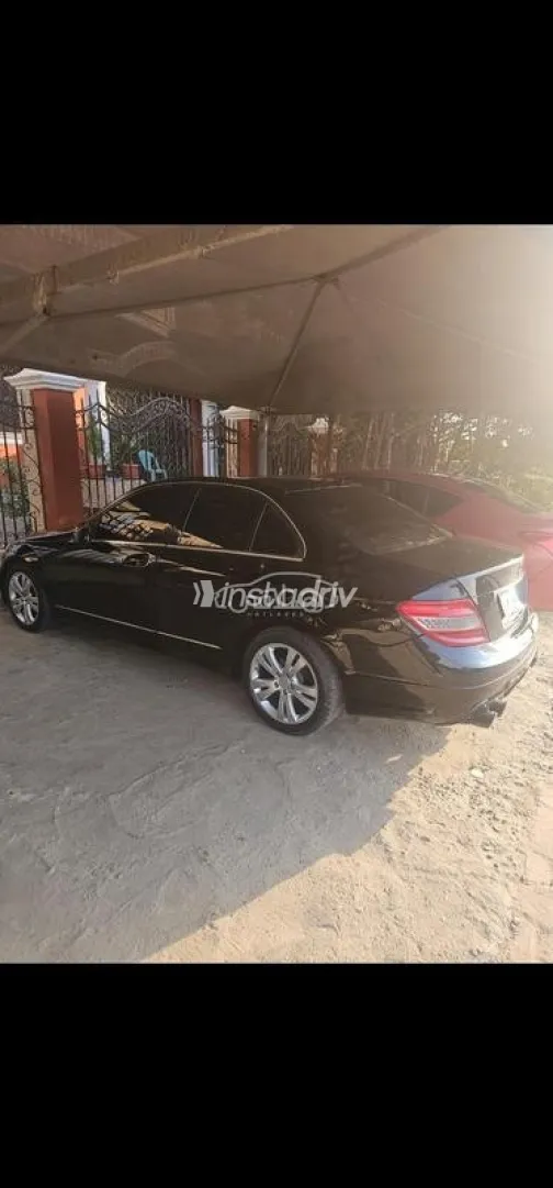 مرسيدس 180 2010 أسود مستعملة للبيع - 5