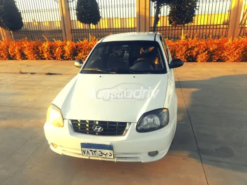 هيونداي فيرنا 2012 أبيض مستعملة للبيع - 1