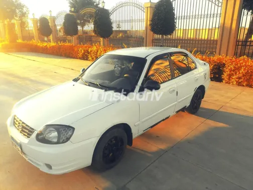 هيونداي فيرنا 2012 أبيض مستعملة للبيع - 5