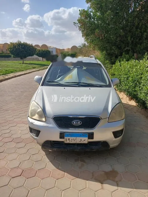 Kia Carens 2011 Silver Used for Sale - 1