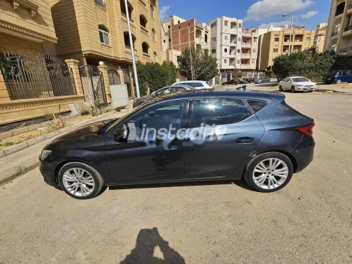 سيات ليون 2021 أبيض مستعملة للبيع - 3