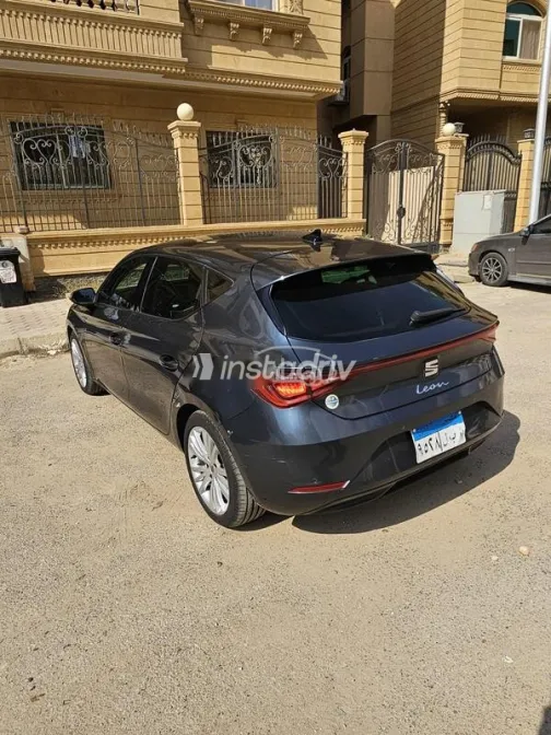 سيات ليون 2021 أبيض مستعملة للبيع - 4