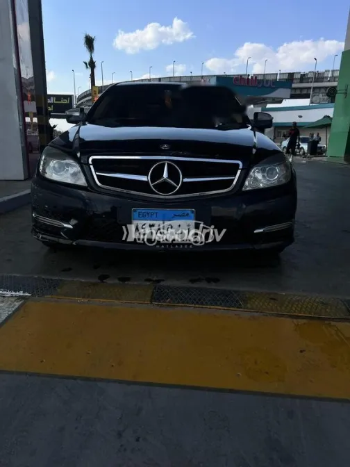 مرسيدس C 200 2008 أسود مستعملة للبيع - 2