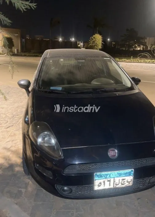 فيات بونتو 2016 أزرق غامق مستعملة للبيع - 1