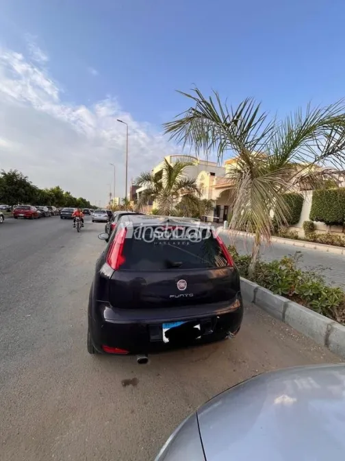 فيات بونتو 2016 أزرق غامق مستعملة للبيع - 3