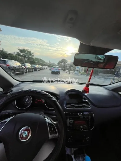 فيات بونتو 2016 أزرق غامق مستعملة للبيع - 4