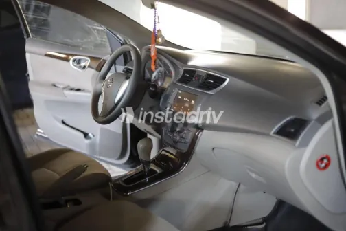 نيسان سنترا 2022 أبيض مستعملة للبيع - 7