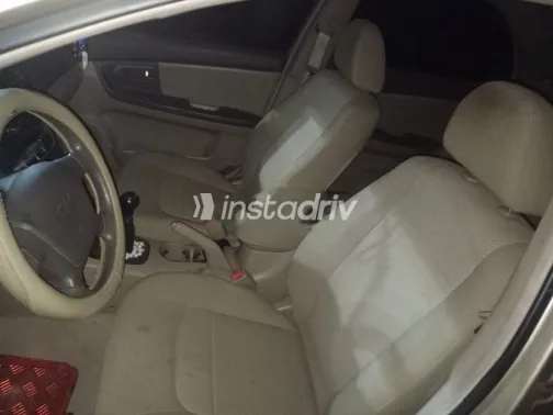 كيا سيراتو 2006 ذهبي مستعملة للبيع - 4