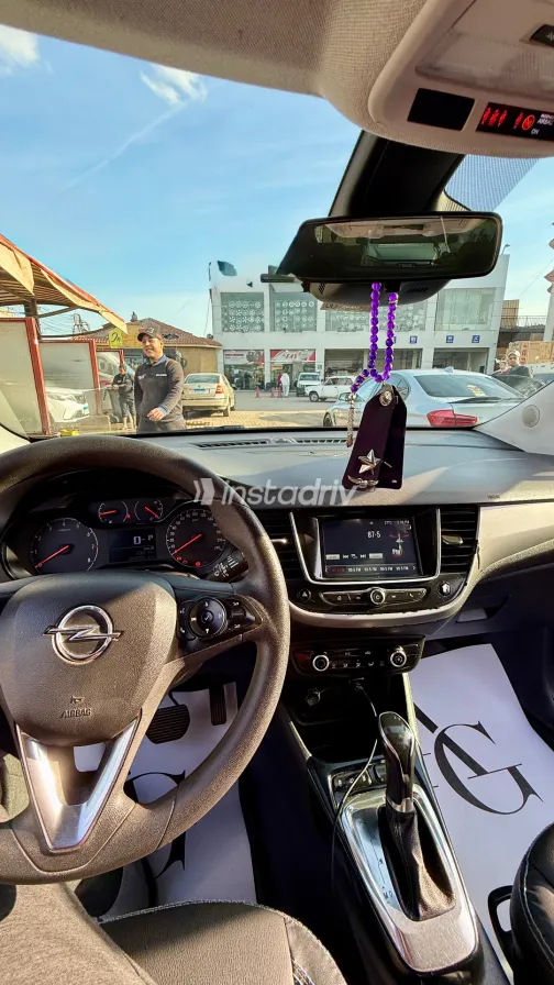 Opel Crossland 2019 White Used for Sale - 3