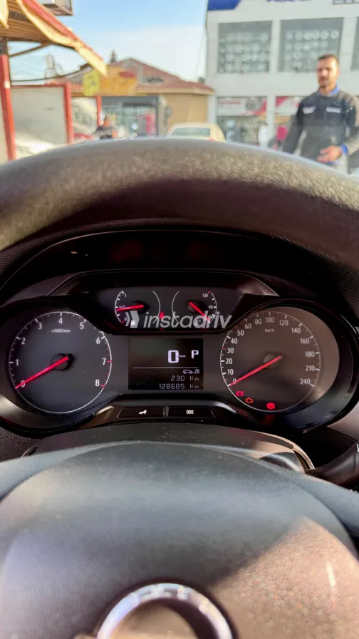 Opel Crossland 2019 White Used for Sale - 4