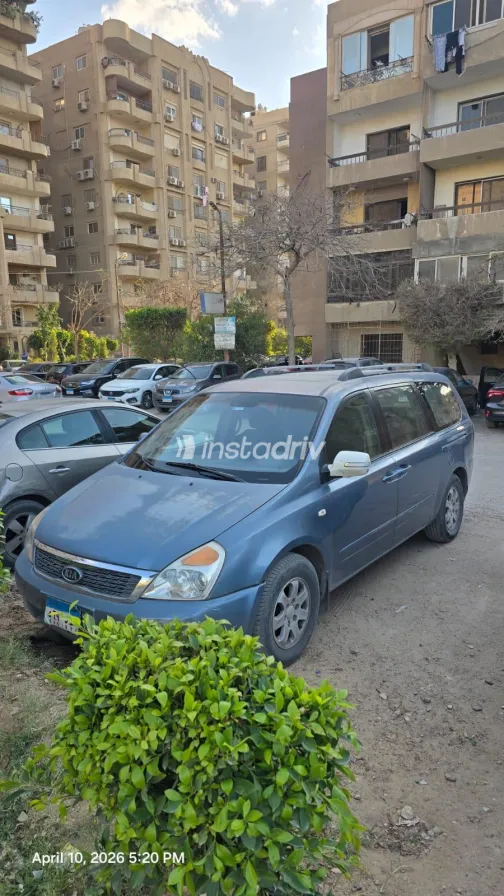 كيا كارنفال 2006 أبيض مستعملة للبيع - 5