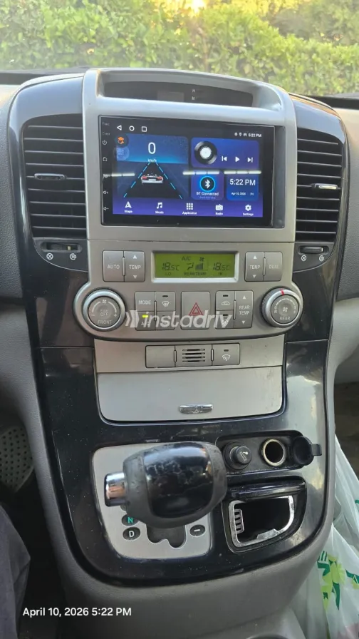 كيا كارنفال 2006 أبيض مستعملة للبيع - 9