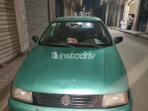 فولكس فاغن بولو 1995 أخضر مستعملة للبيع - 1
