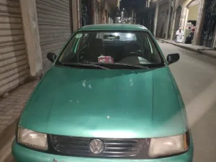 فولكس فاغن بولو 1995 أخضر مستعملة للبيع