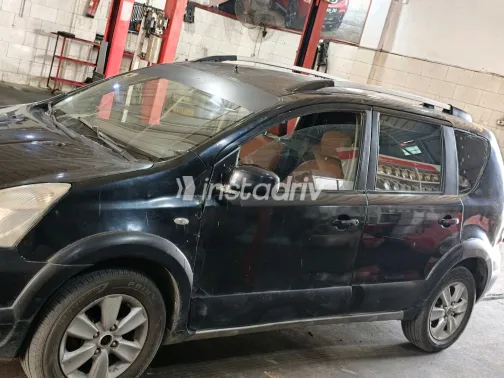 نيسان ليفينا 2009 أبيض مستعملة للبيع - 2