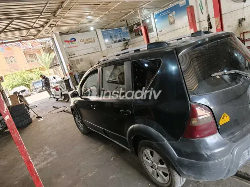 نيسان ليفينا 2009 أبيض مستعملة للبيع - 4