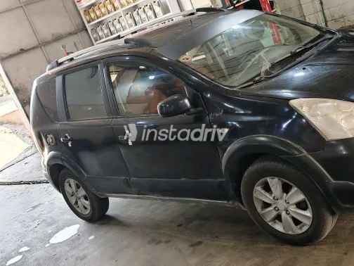 نيسان ليفينا 2009 أبيض مستعملة للبيع - 6