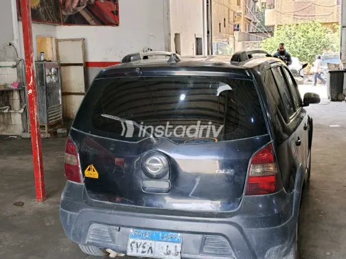 نيسان ليفينا 2009 أبيض مستعملة للبيع - 7