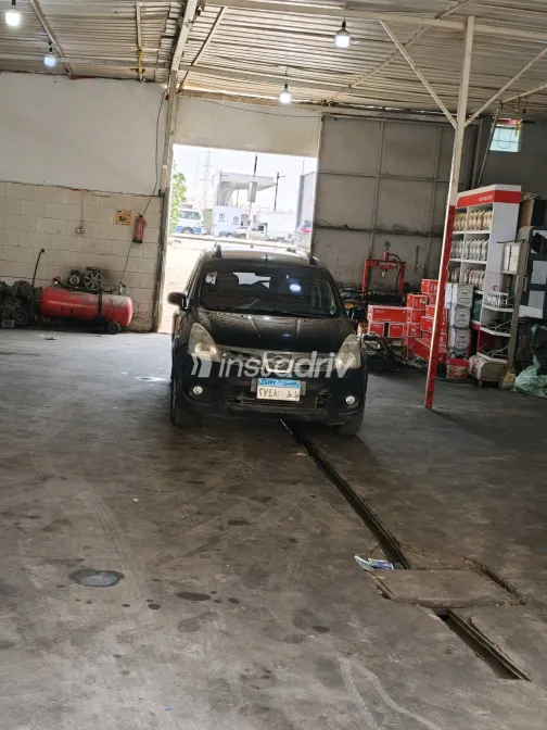 نيسان ليفينا 2009 أبيض مستعملة للبيع - 9