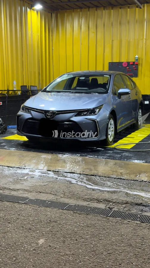 تويوتا كورولا 2022 أبيض مستعملة للبيع - 2