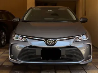 تويوتا كورولا 2022 أبيض مستعملة للبيع