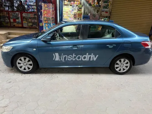 بيجو 301 2015 فضي مستعملة للبيع - 3