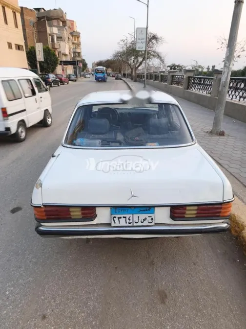 Mercedes 200 1980 White Used for Sale - 3